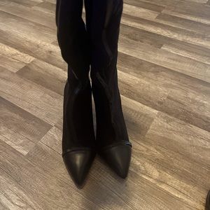 Size 9 heal boot, suede black and back zipper. Never worn.
